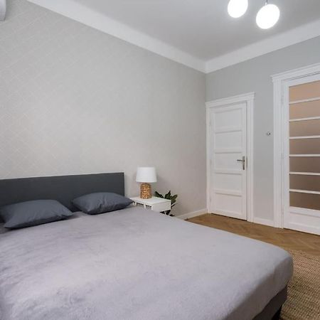 Exquisite Art Deco 2Br Apartment Prime Location Bucureşti Eksteriør bilde