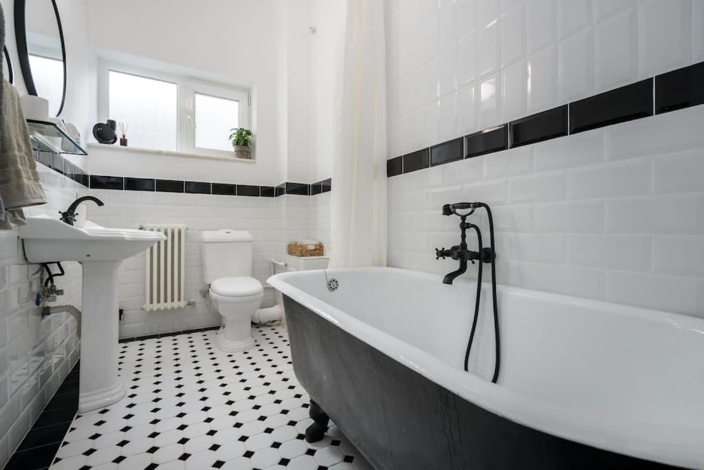 Exquisite Art Deco 2Br Apartment Prime Location Bucureşti Eksteriør bilde