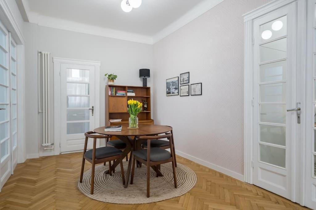 Exquisite Art Deco 2Br Apartment Prime Location Bucureşti Eksteriør bilde