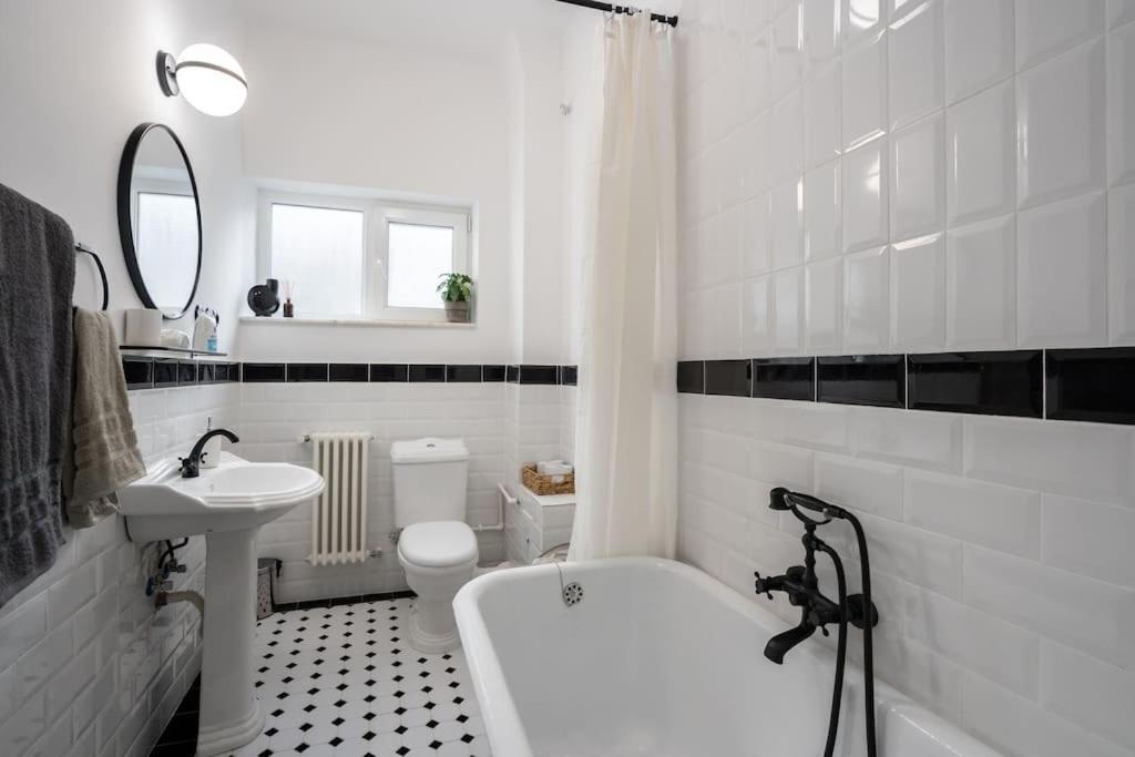 Exquisite Art Deco 2Br Apartment Prime Location Bucureşti Eksteriør bilde