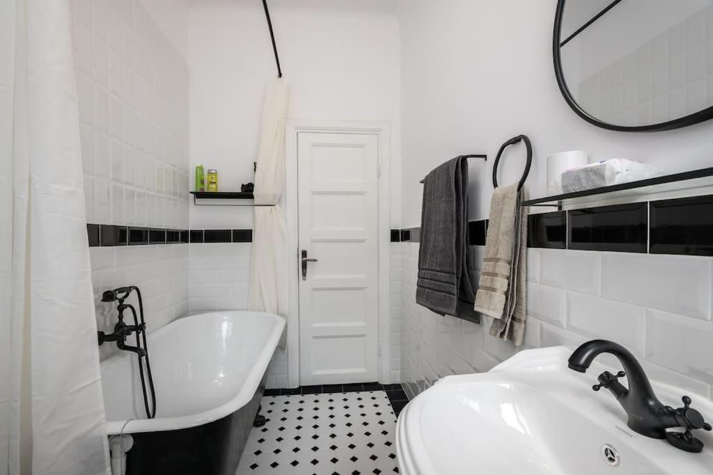 Exquisite Art Deco 2Br Apartment Prime Location Bucureşti Eksteriør bilde