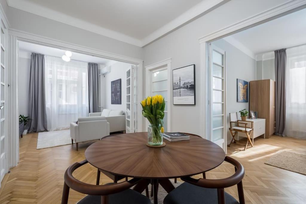 Exquisite Art Deco 2Br Apartment Prime Location Bucureşti Eksteriør bilde